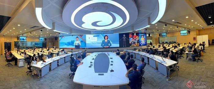 学员们赴云南日报报业集团实践教学 王毅 摄