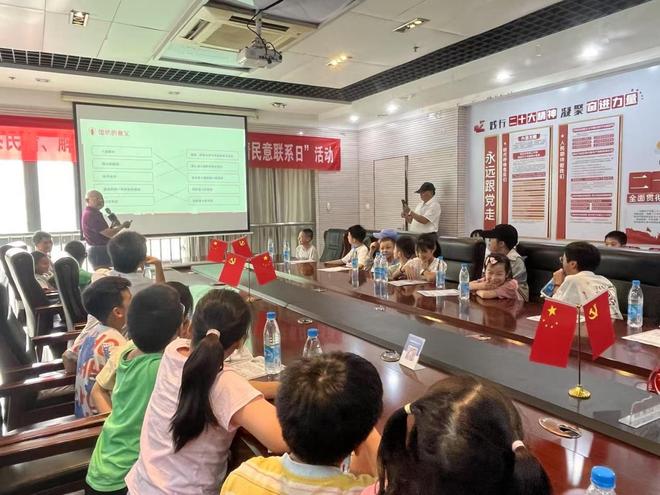 国防教育润童心，“小小讲师”展风采